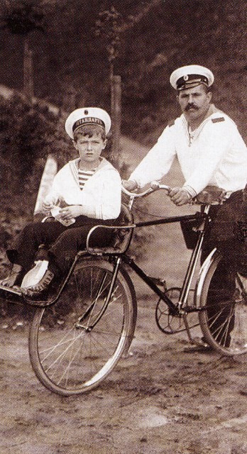 Алексей с дядькой Деревенько около 1910