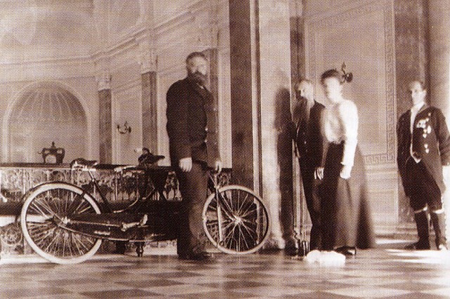Великая княжна Ольга Александровна в Гатчинском дворце около 1906 года